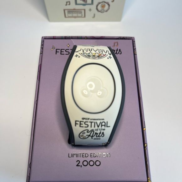 Disney Festival of the Arts 2022 Limited Edition Park Exclusive MagicBand - Picture 2 of 7